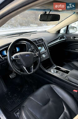 Седан Ford Fusion 2017 в 