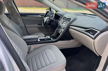 Седан Ford Fusion 2017 в 