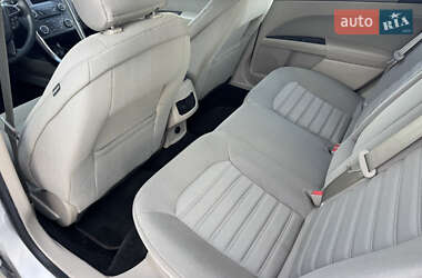 Седан Ford Fusion 2017 в 