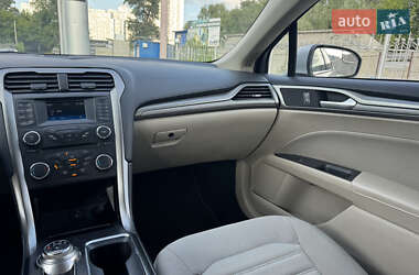 Седан Ford Fusion 2017 в 