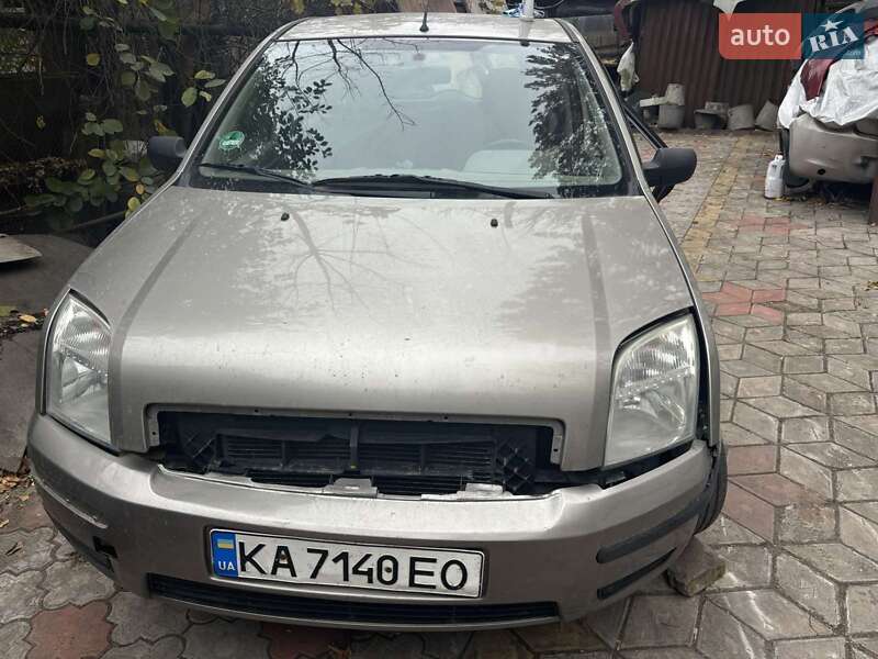 Хэтчбек Ford Fusion 2004 в 