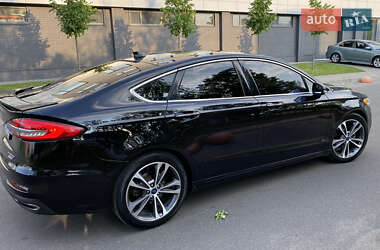 Седан Ford Fusion 2018 в 