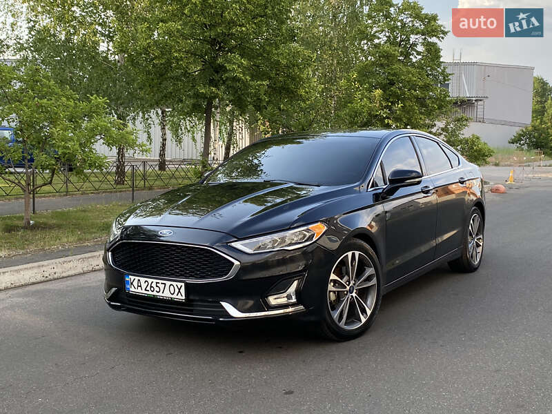 Седан Ford Fusion 2018 в 