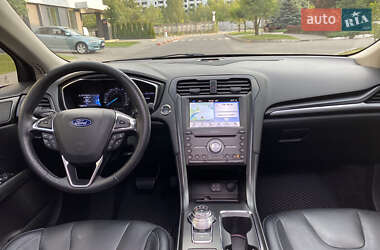 Седан Ford Fusion 2018 в 