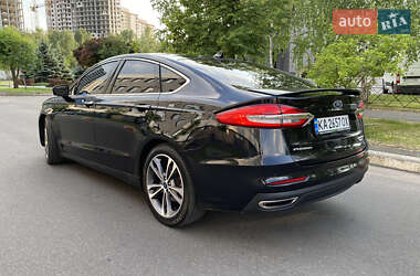 Седан Ford Fusion 2018 в 