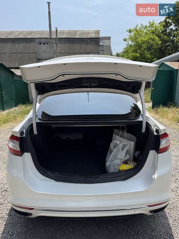 Седан Ford Fusion 2013 в Одесі
