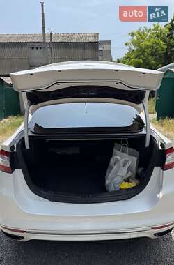 Седан Ford Fusion 2013 в 