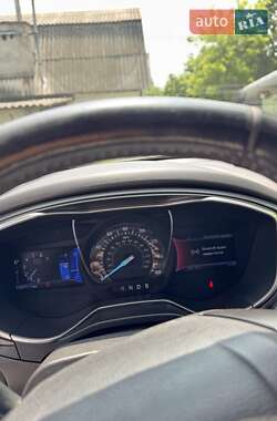 Седан Ford Fusion 2013 в 