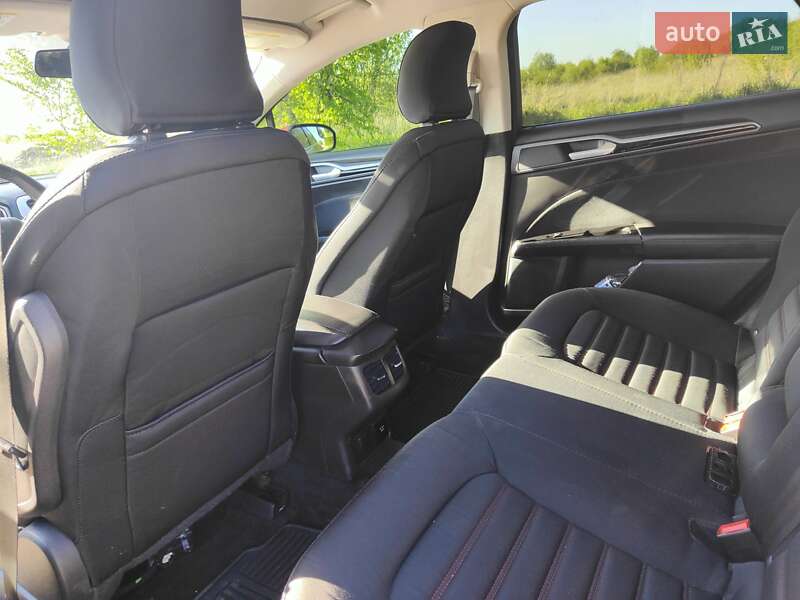 Седан Ford Fusion 2015 в Дрогобыче