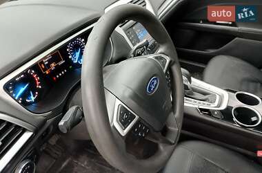 Седан Ford Fusion 2015 в 