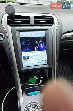 Седан Ford Fusion 2017 в 
