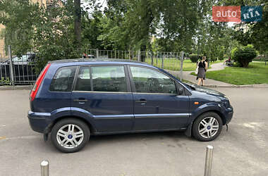 Хэтчбек Ford Fusion 2004 в 