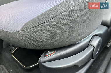 Хэтчбек Ford Fusion 2011 в 