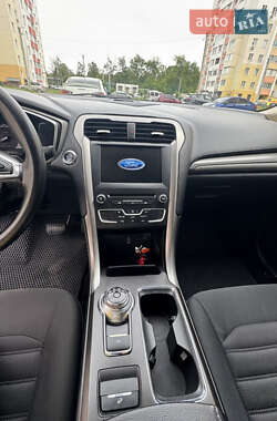 Седан Ford Fusion 2017 в 