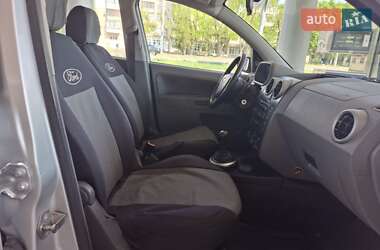 Хэтчбек Ford Fusion 2003 в 