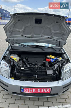 Хэтчбек Ford Fusion 2005 в 