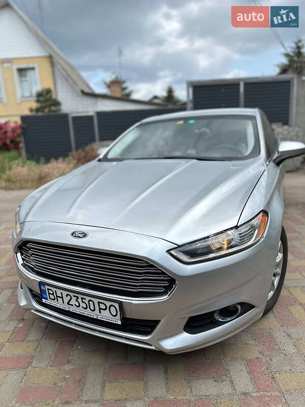 Седан Ford Fusion 2015 в 