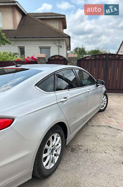 Седан Ford Fusion 2015 в 