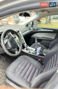 Седан Ford Fusion 2015 в 
