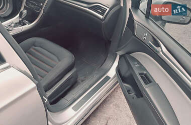 Седан Ford Fusion 2015 в 