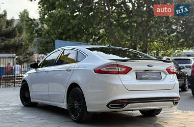 Седан Ford Fusion 2016 в 