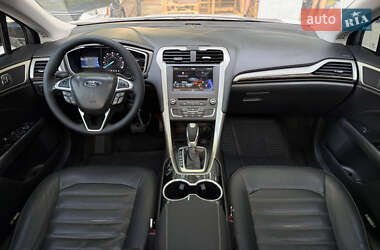 Седан Ford Fusion 2016 в 