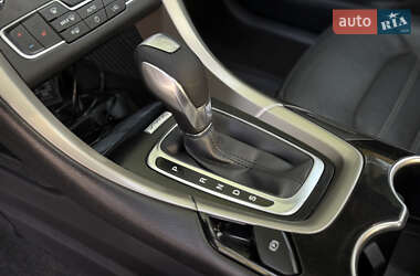 Седан Ford Fusion 2016 в 
