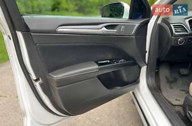 Седан Ford Fusion 2014 в 