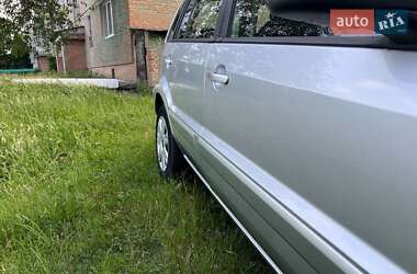 Хэтчбек Ford Fusion 2011 в 