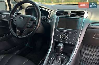 Седан Ford Fusion 2013 в 