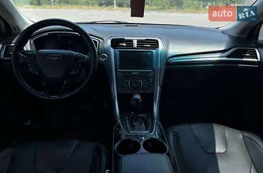 Седан Ford Fusion 2013 в 