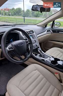 Седан Ford Fusion 2015 в 