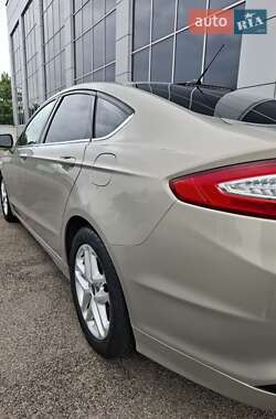 Седан Ford Fusion 2015 в 
