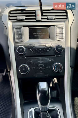 Седан Ford Fusion 2015 в 