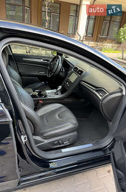 Седан Ford Fusion 2015 в 