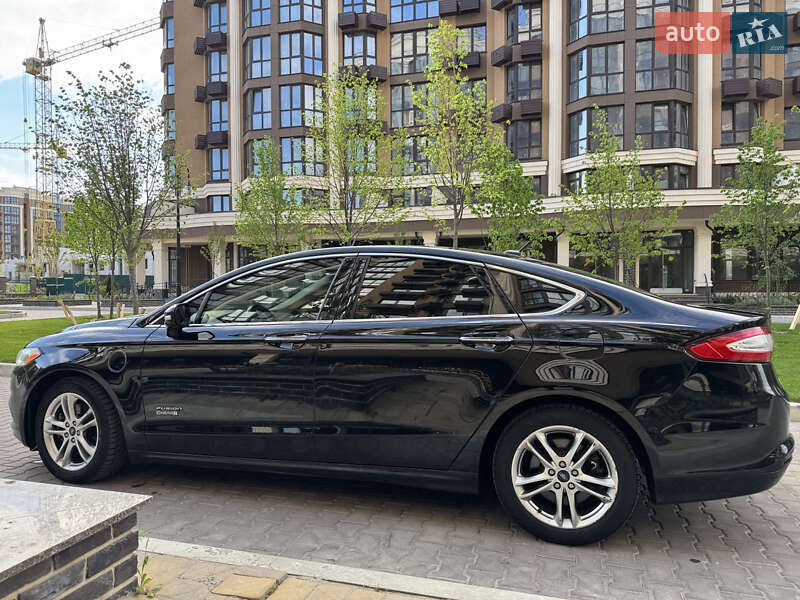 Седан Ford Fusion 2015 в Калиновке
