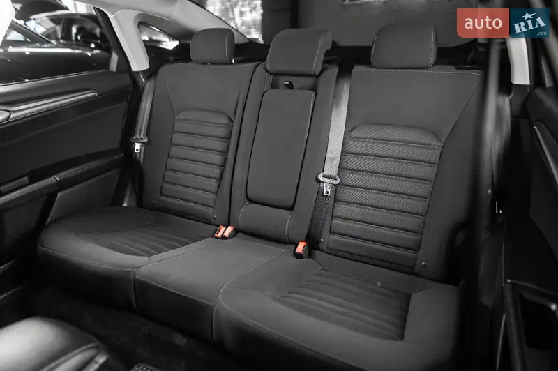 Седан Ford Fusion 2016 в 