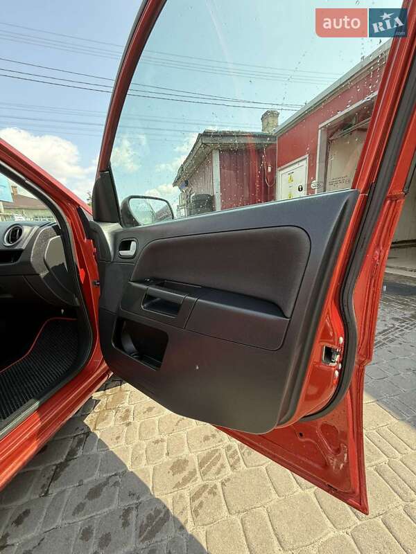 Хетчбек Ford Fusion 2008 в Львові