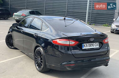 Седан Ford Fusion 2015 в 