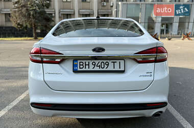 Седан Ford Fusion 2016 в 