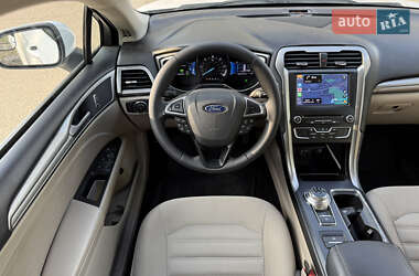 Седан Ford Fusion 2016 в 