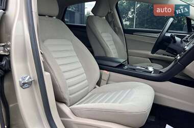 Седан Ford Fusion 2016 в 