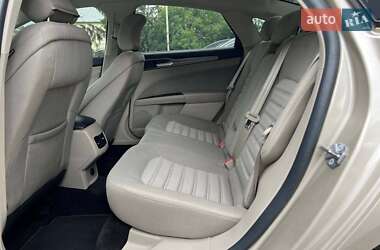 Седан Ford Fusion 2016 в 