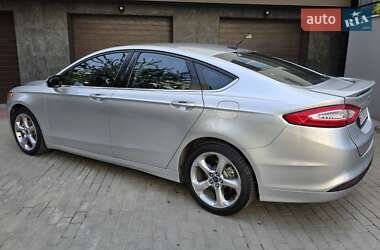 Седан Ford Fusion 2013 в 