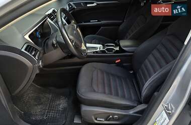 Седан Ford Fusion 2013 в 