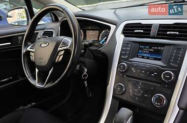 Седан Ford Fusion 2013 в 