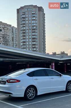 Седан Ford Fusion 2013 в 