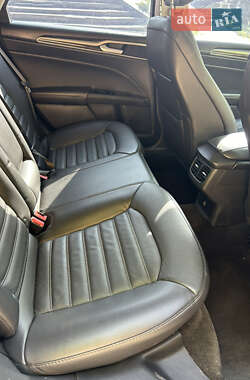 Седан Ford Fusion 2015 в 