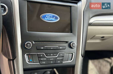Седан Ford Fusion 2017 в 