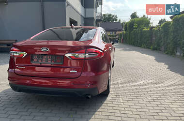 Седан Ford Fusion 2019 в 